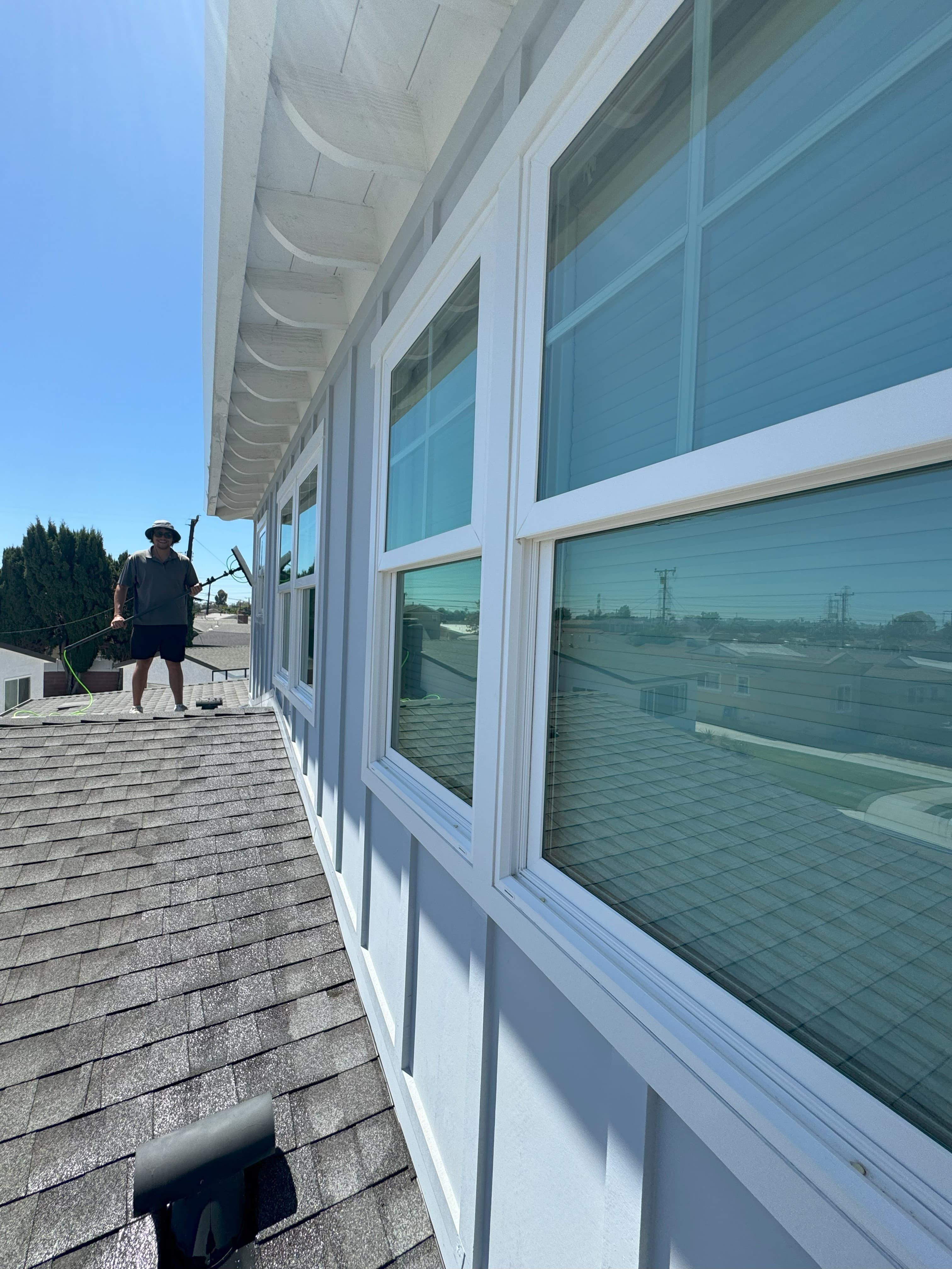 Clean windows with worker on roof